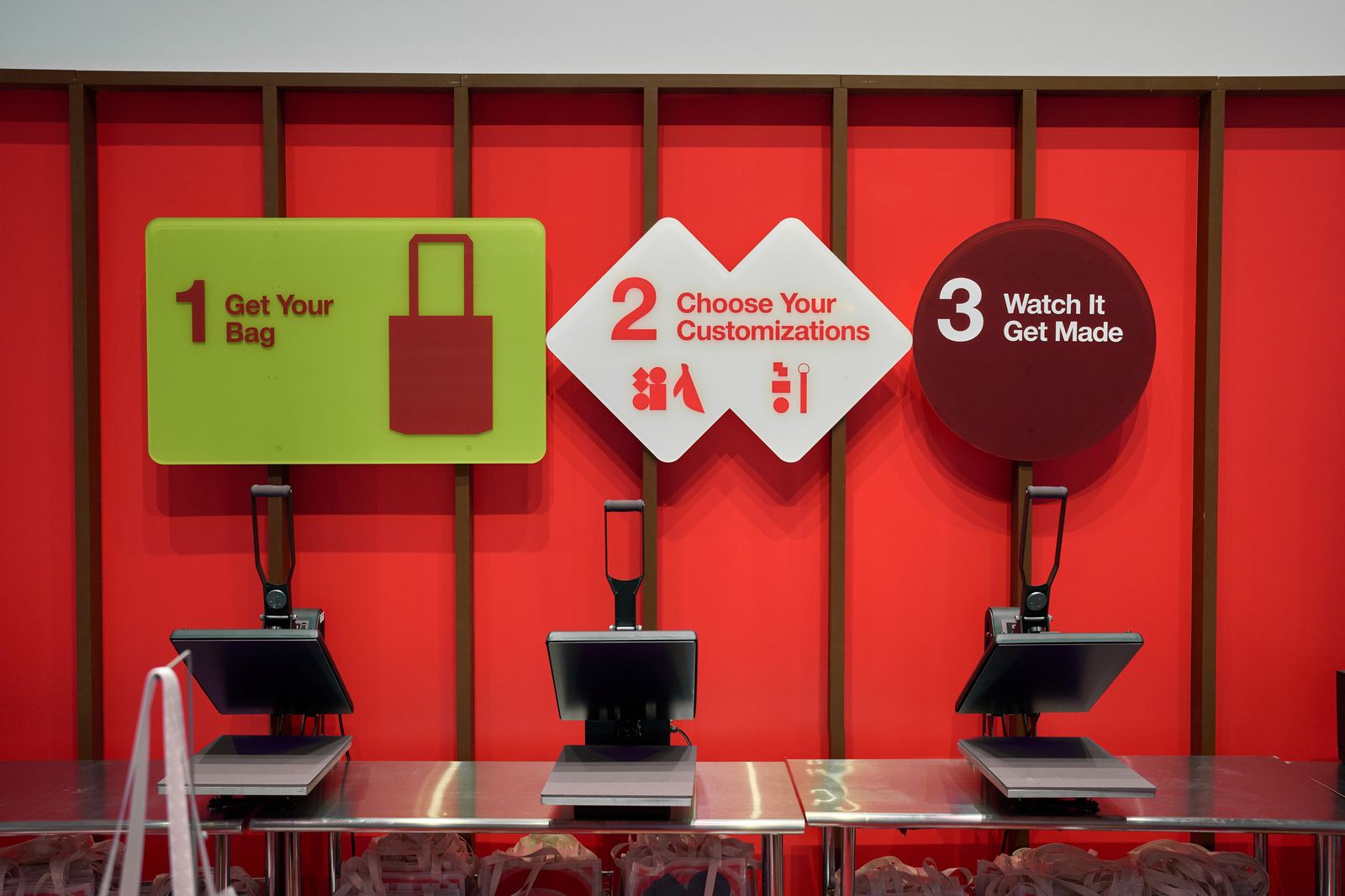 The live customization bar with heat presses